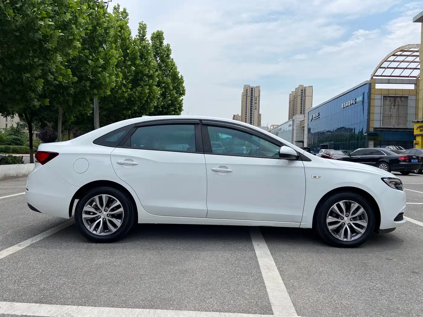 Buick Excelle 2019 18T Auto Connected Elite China VI фото 6