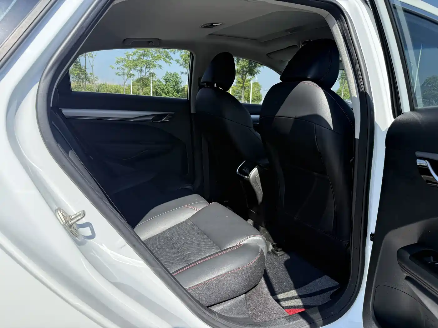 Фото 9 - Geely Binrui
