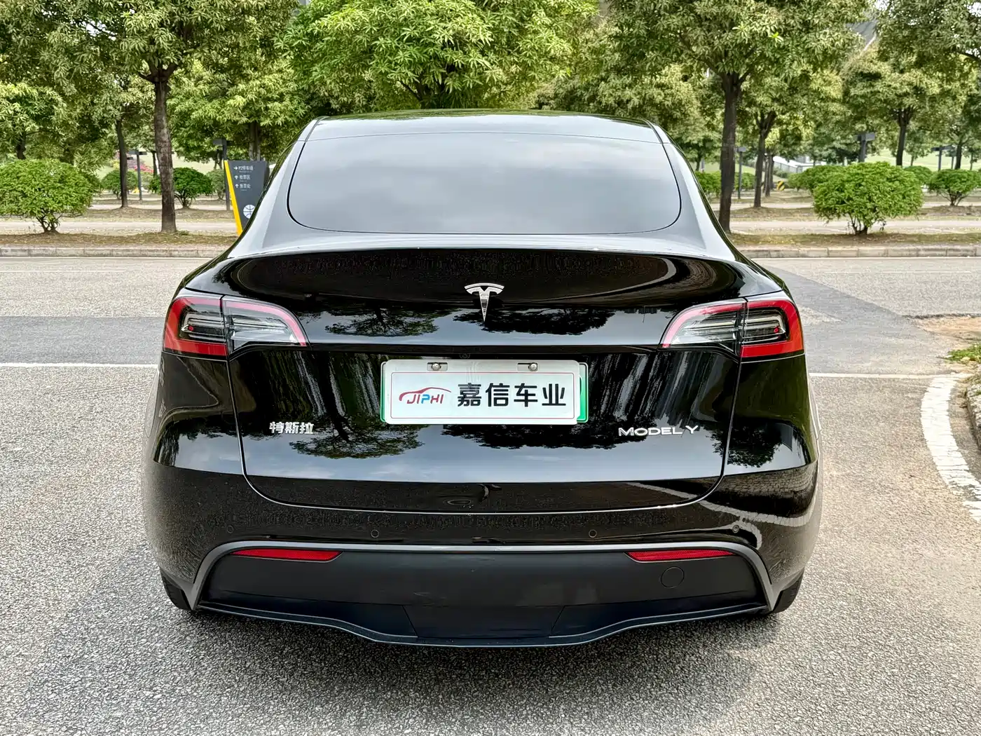 TESLA MODEL Y