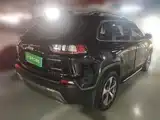 Photo 6 - Jeep Cherokee
