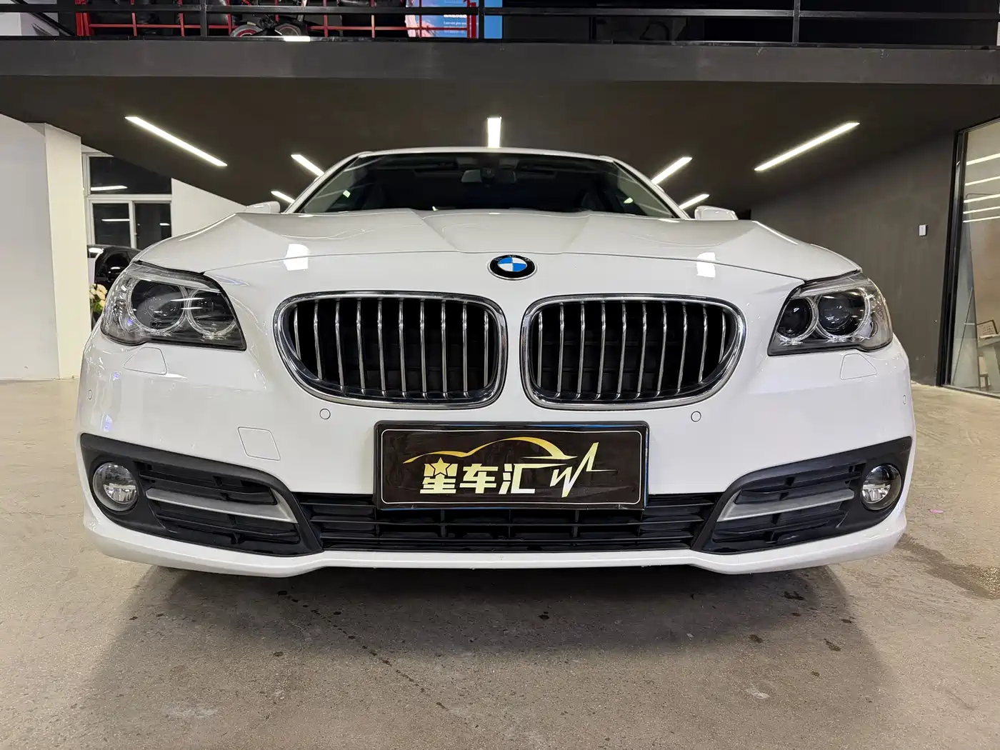 BMW 5 Series 2017 520Li Classic Edition фото 2