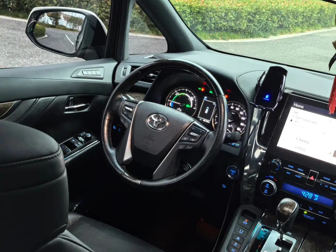 Toyota Alphard 2021 Hybrid 2.5L Ultimate фото 12