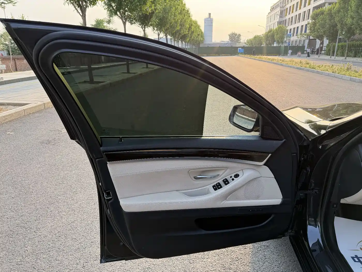 BMW 5 Series 2013 530Li Leadership фото 4
