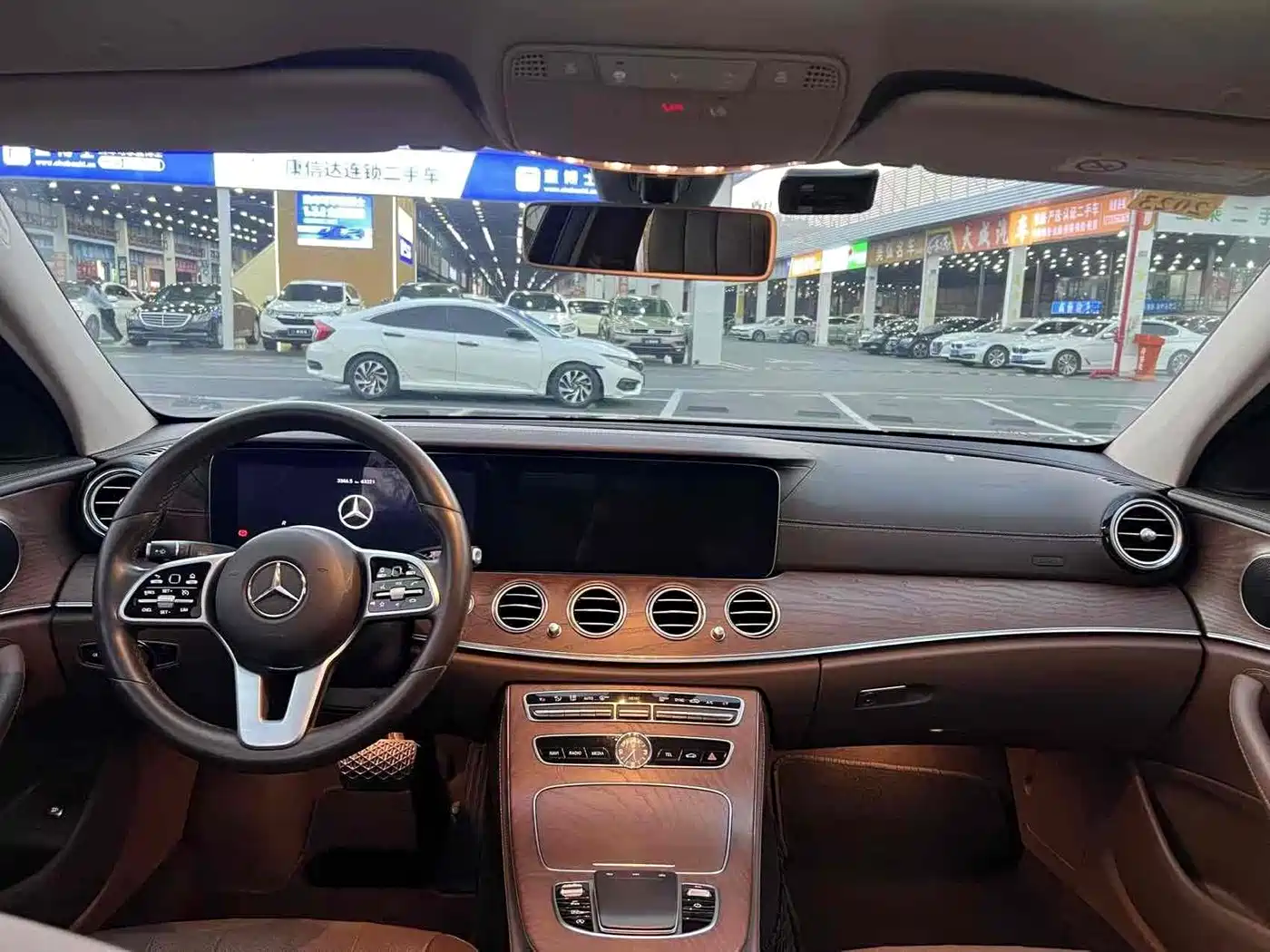 صورة 6 - Mercedes-Benz E-Class