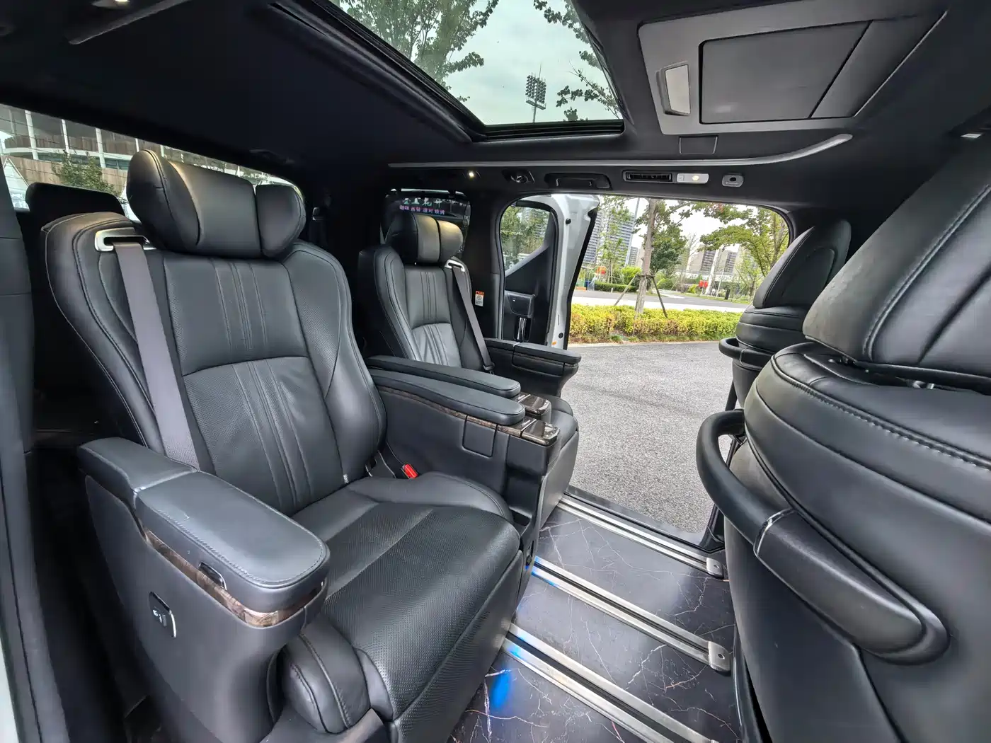 Toyota Alphard 2021 Hybrid 2.5L Ultimate фото 16