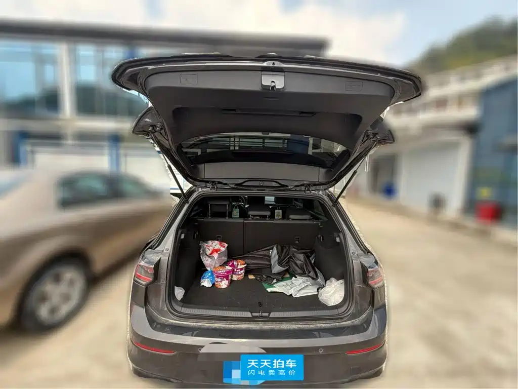 Volkswagen Golf 2025 2025 Facelift 300TSI R-Line