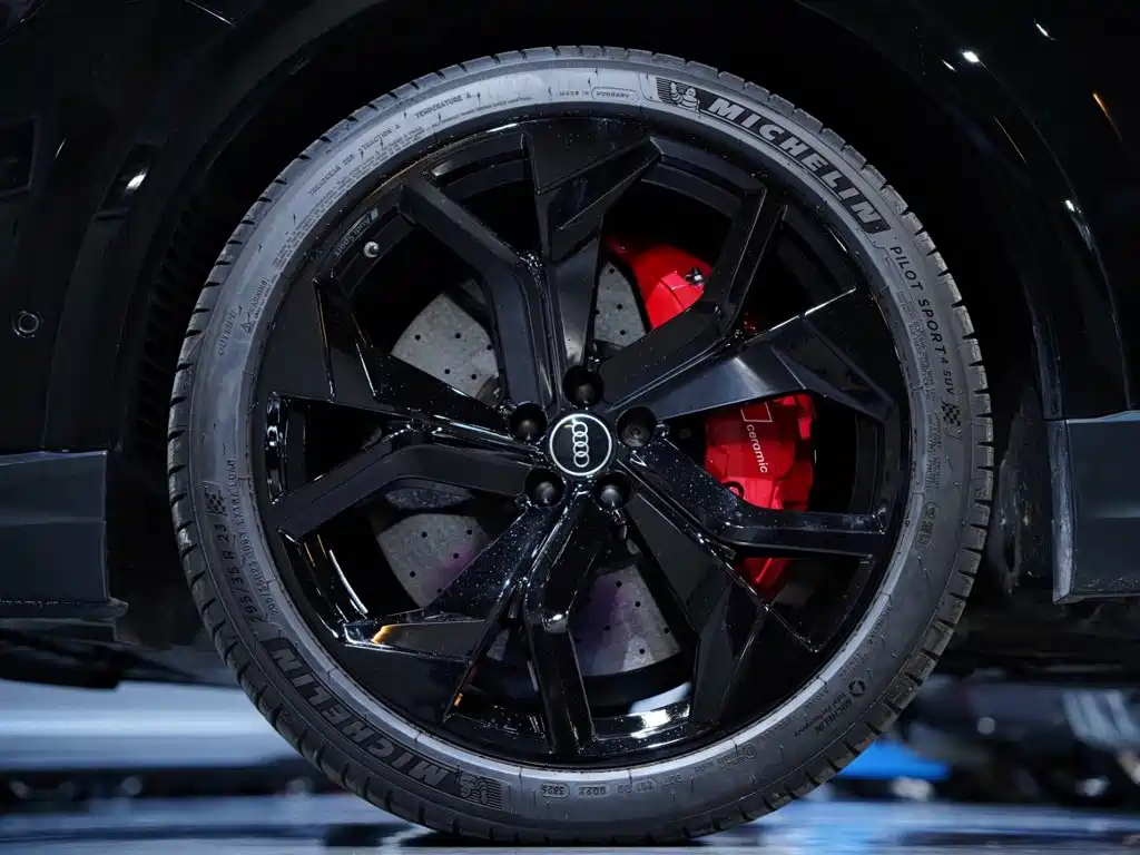 Фото 4 - Audi RS Q8