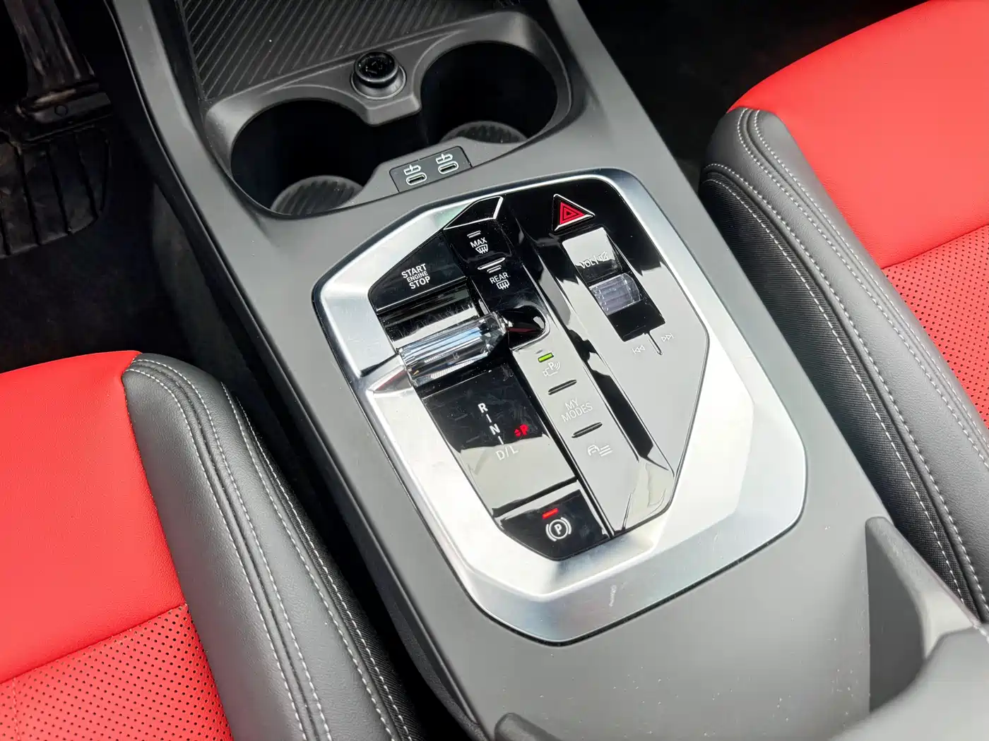 BMW 2 Series 2025 225L M Sport Package фото 12