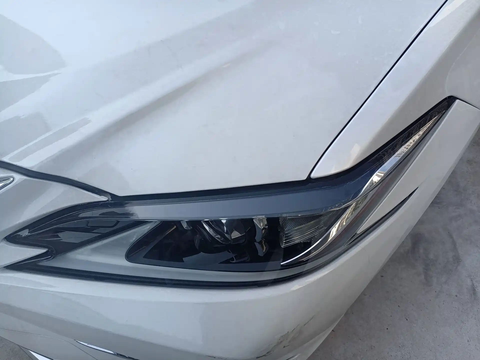 Photo 7 - Lexus ES