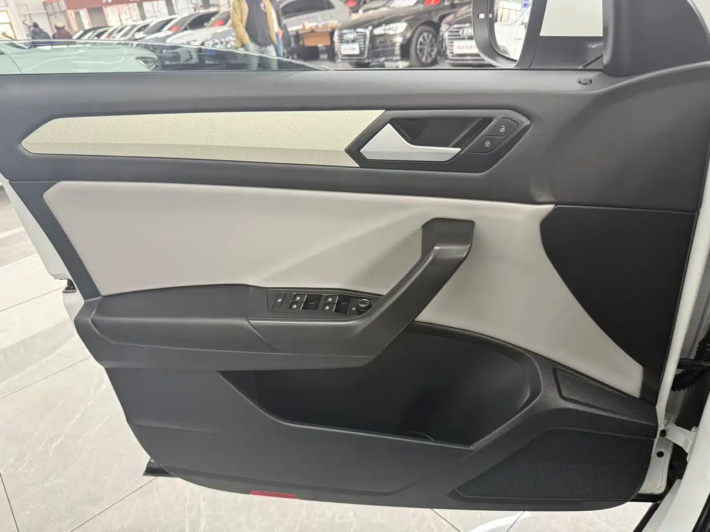 Volkswagen T-ROC 2023 280TSI DSG 2WD Time Edition фото 18