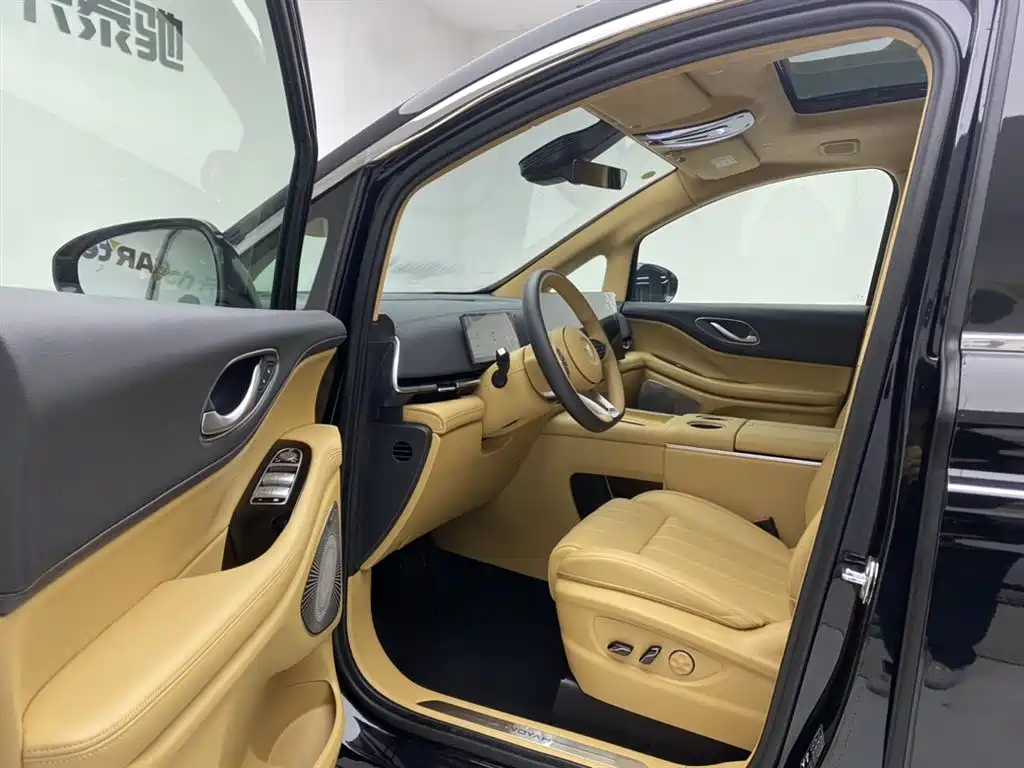 Voyah Auto Voyah Dreamer 2025 PHEV AWD Flagship Kunpeng Edition фото 17