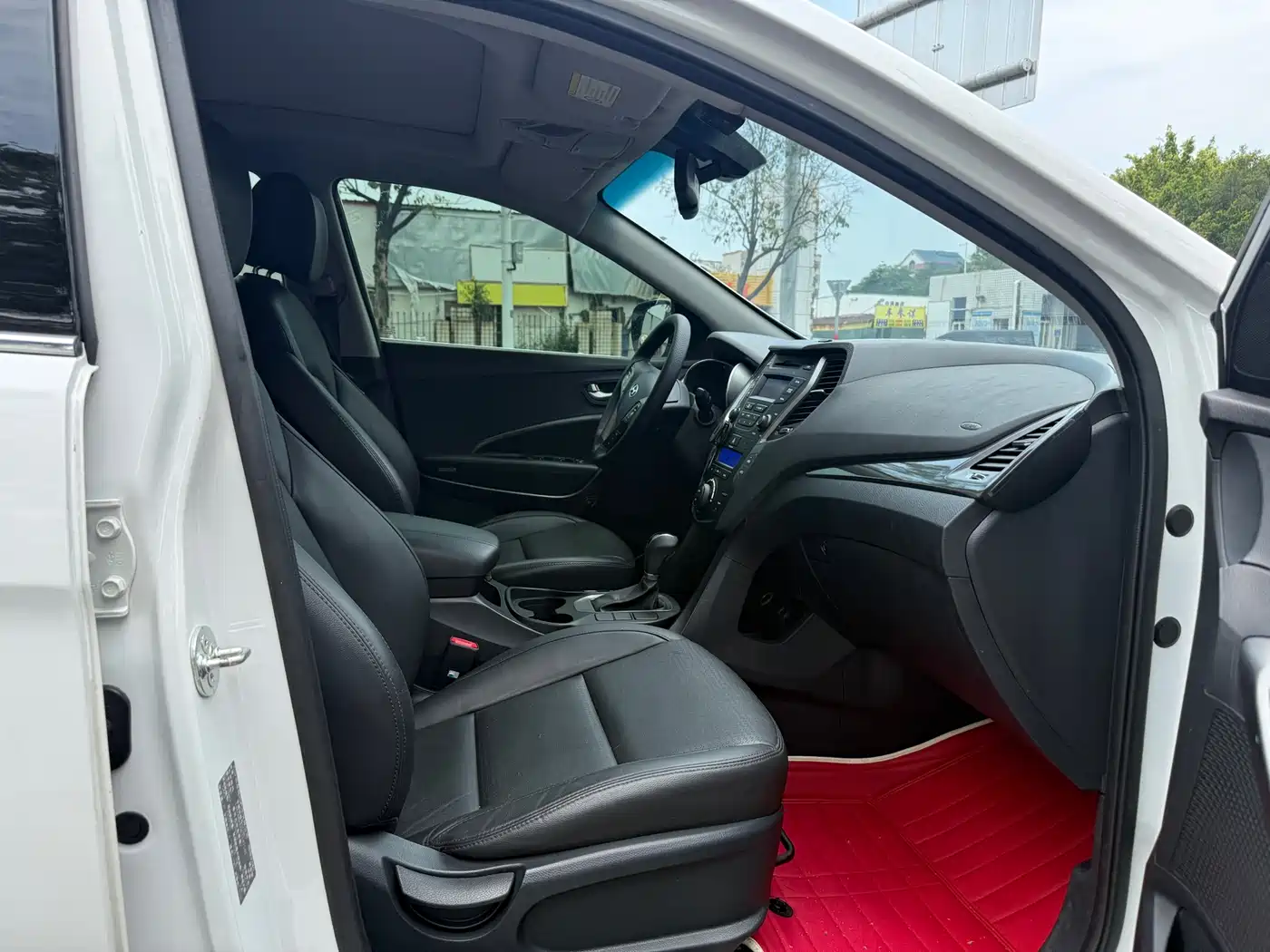 Hyundai Santa Fe 2015 2.4L Automatic 2WD Smart 5-seater фото 4