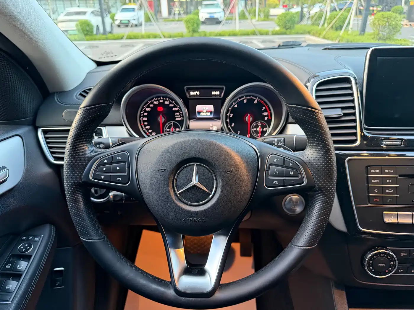 Mercedes-Benz GLE Coupe 2015 GLE 320 4MATIC Coupe SUV фото 9