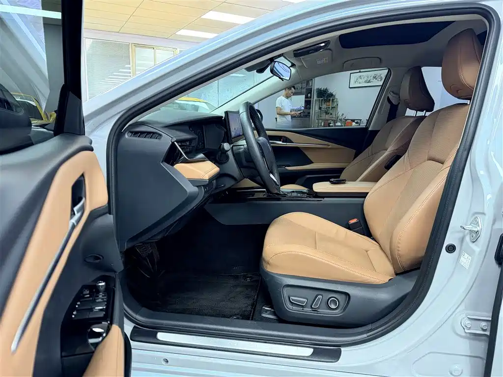 Toyota Camry 2024 Hybrid 2.0HG Premium Edition фото 9