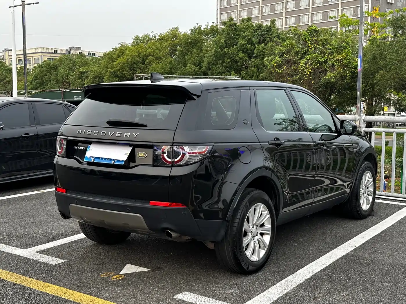 Land Rover Discovery Sport 2018 240PS SE Edition фото 3