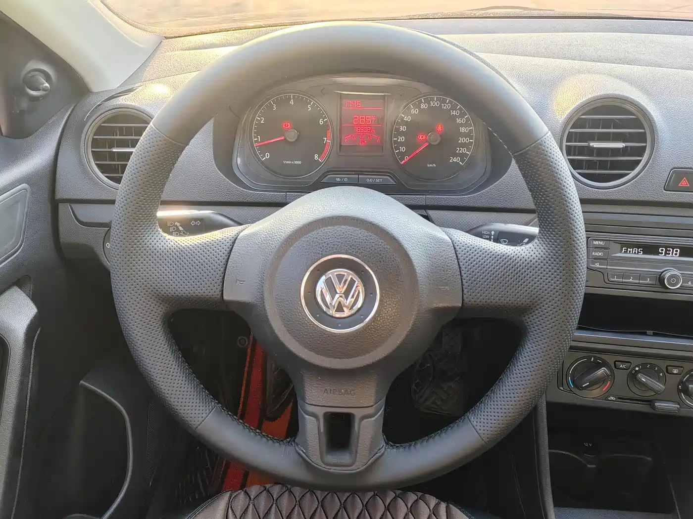 Volkswagen Jetta 2015 1.6L Manual Trend фото 12