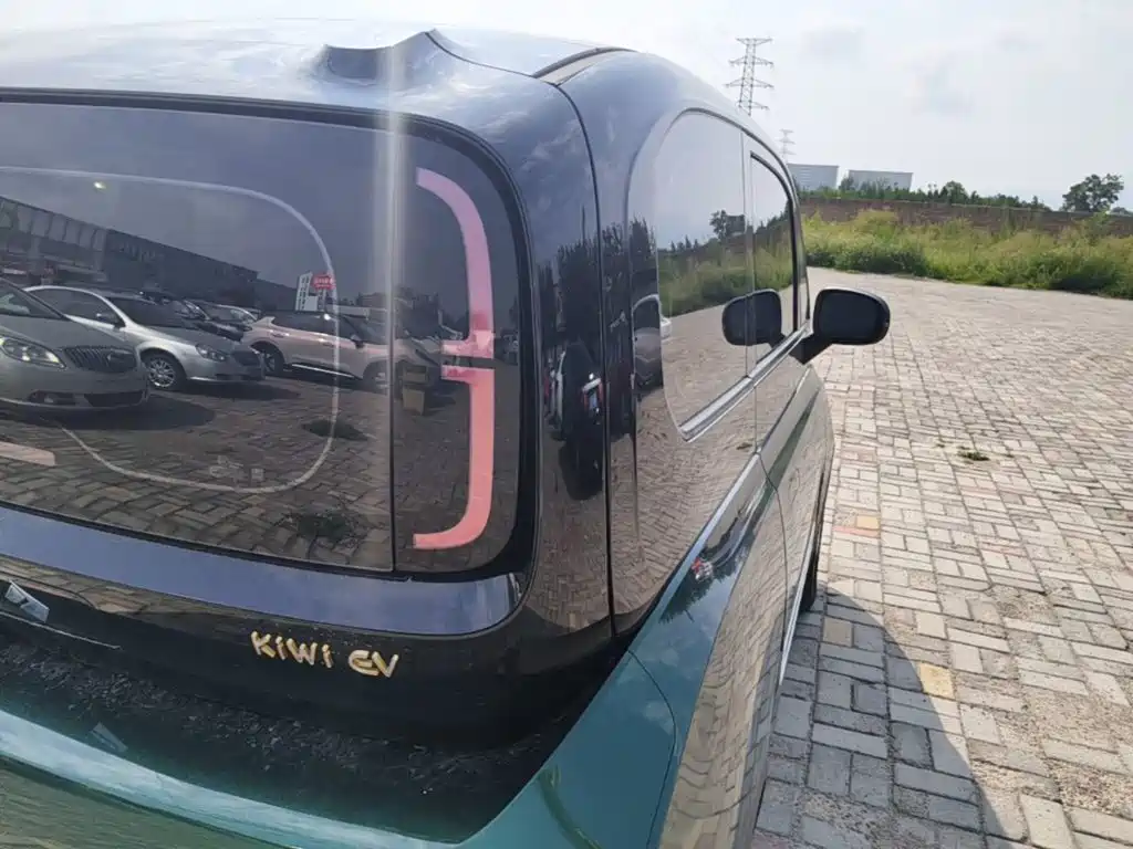 Фото 8 - Baojun KiWi EV