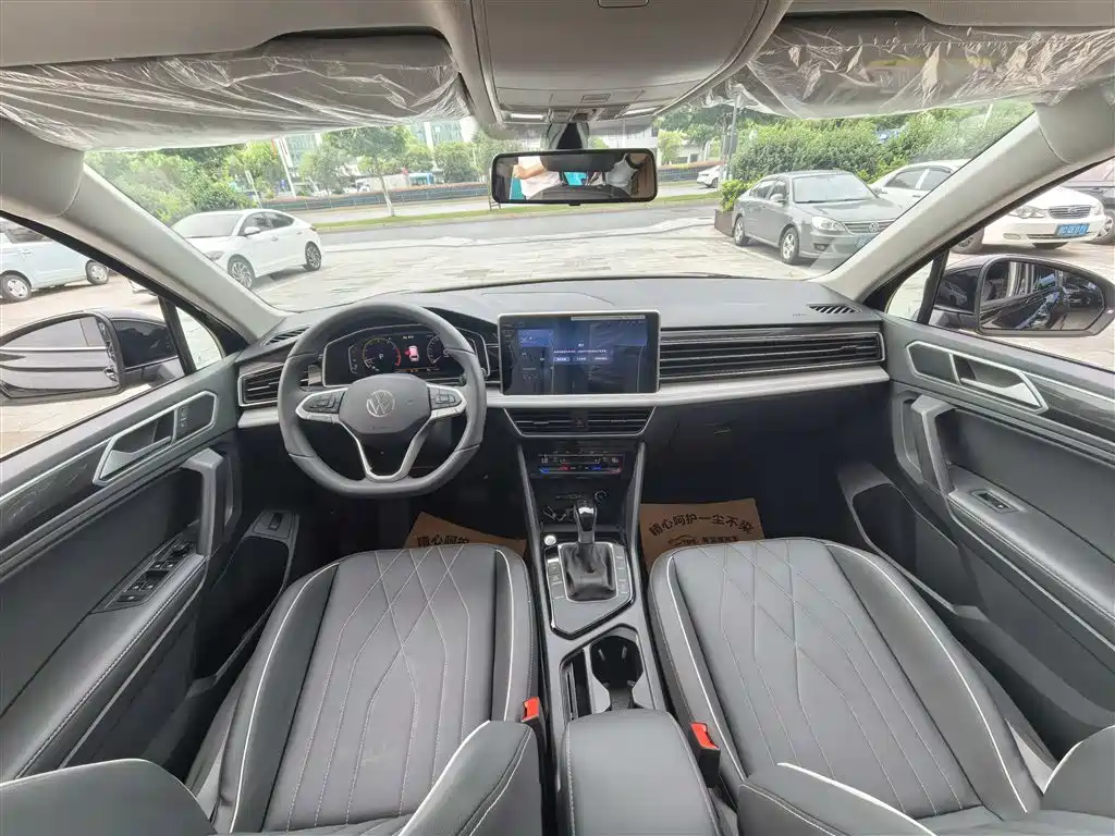 Volkswagen Tiguan L 2025 Model 300TSI Auto 2WD Dragon Edition фото 5