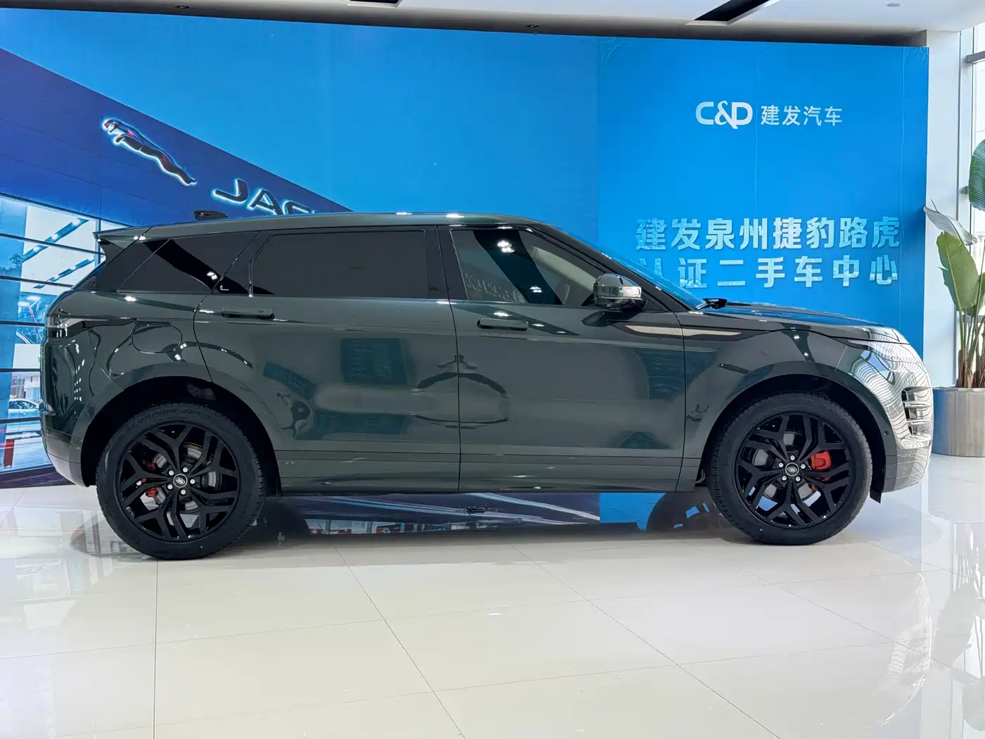 Land Rover Range Rover Evoque 2023 Range Rover Evoque L 249PS Premium Luxury Edition фото 2