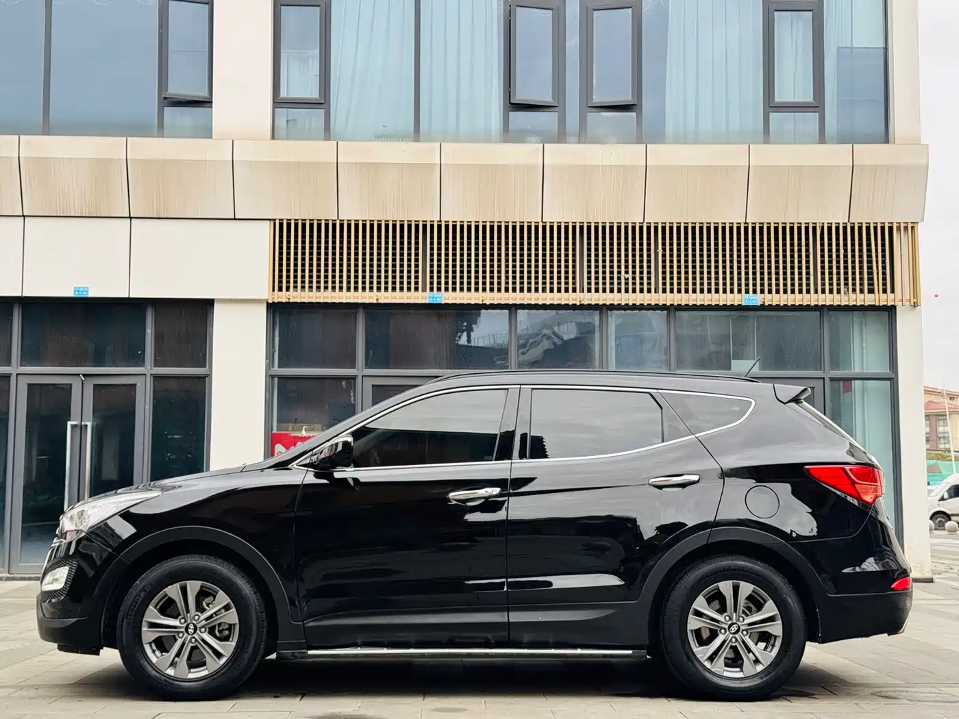 Hyundai Santa Fe 2013 Model 2.4L Automatic 2WD Smart фото 4