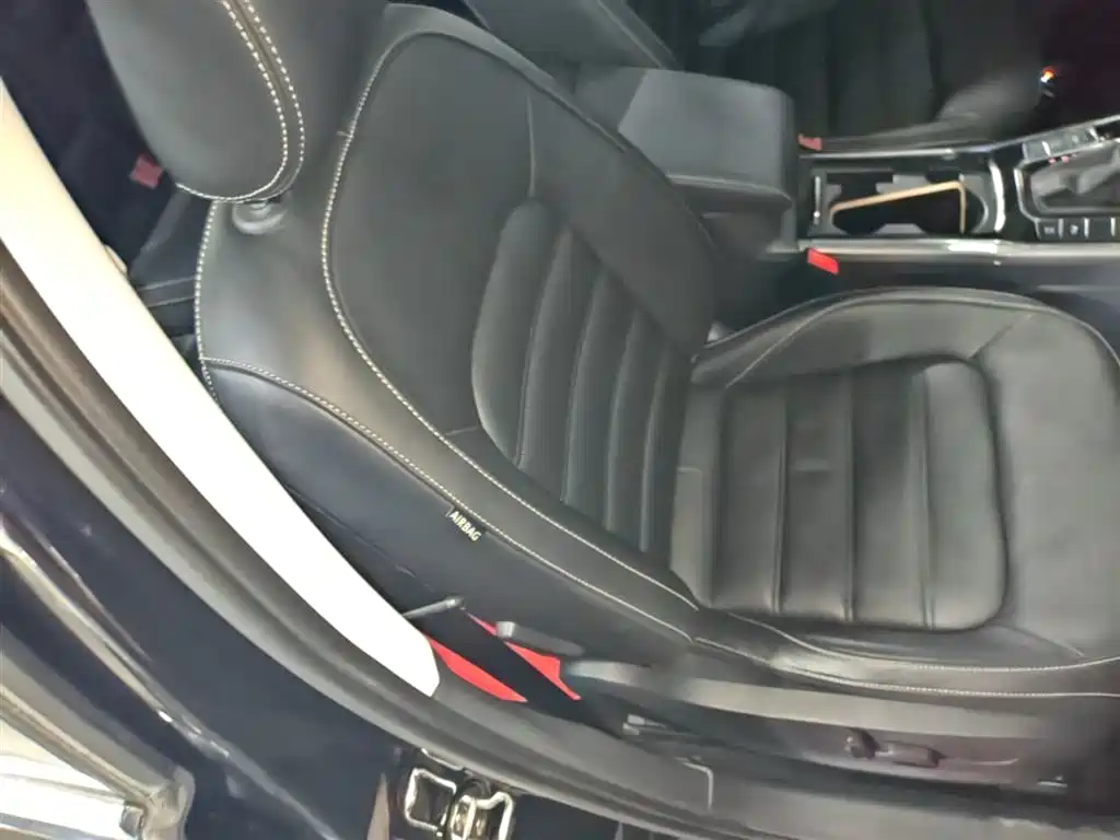 Volkswagen Passat 2017 330TSI DSG Prestige фото 25