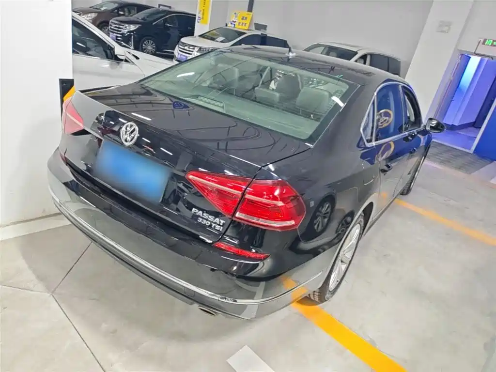 Volkswagen Passat 2017 330TSI DSG Prestige фото 7