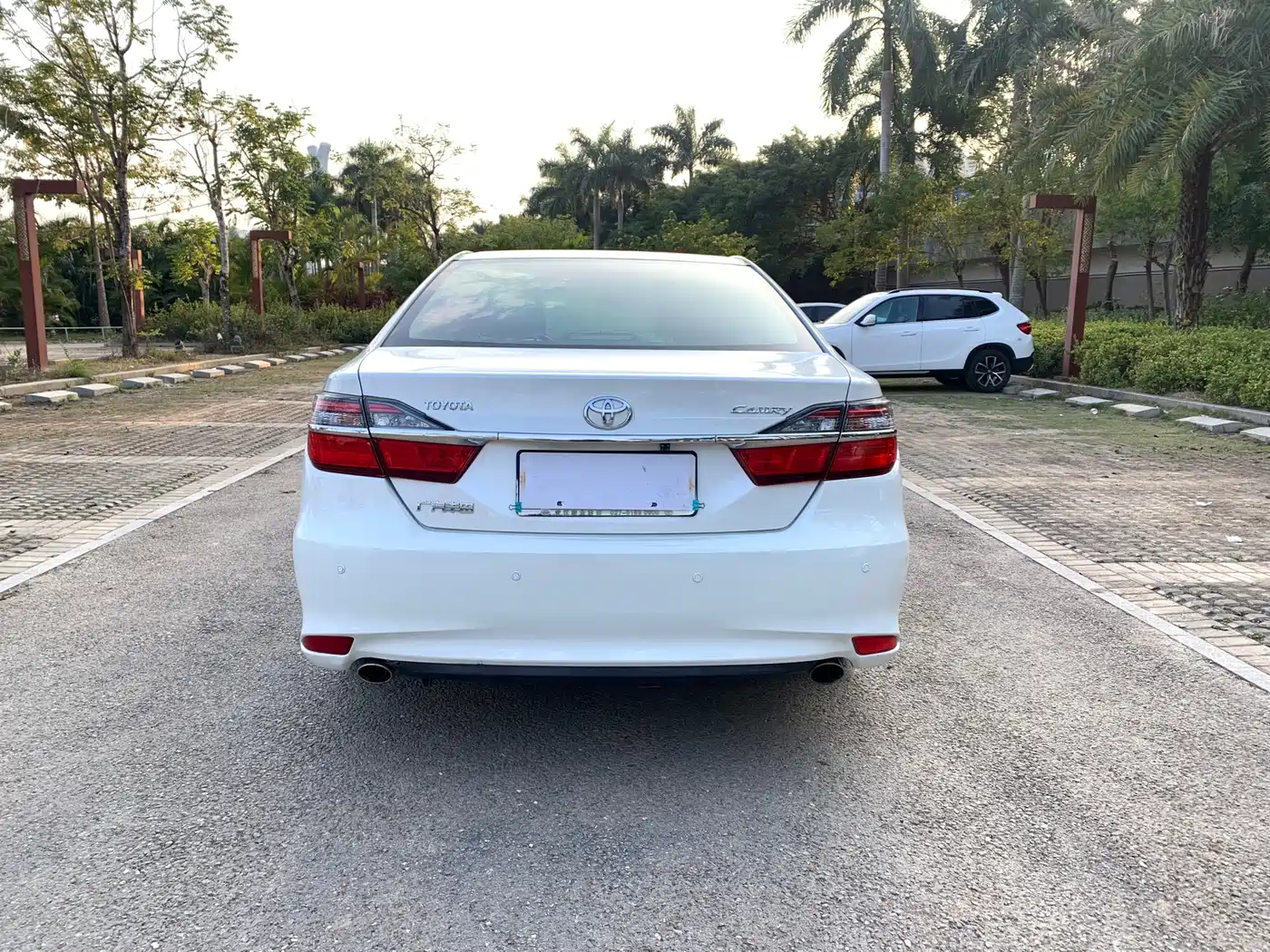 Toyota Camry 2016 2.0G 10th Anniversary Leading Edition фото 5