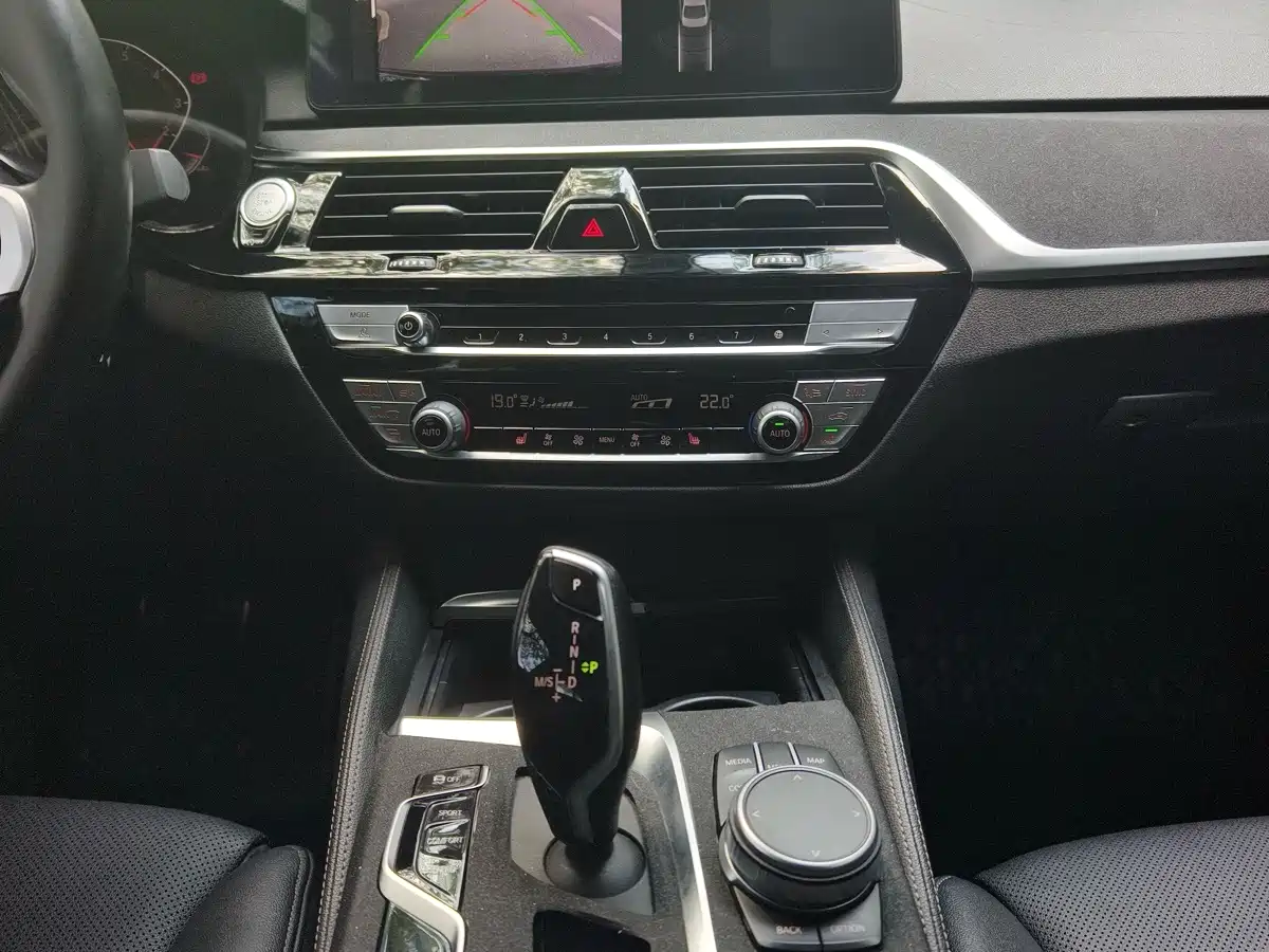 Photo 7 - BMW 5 Series (Import)