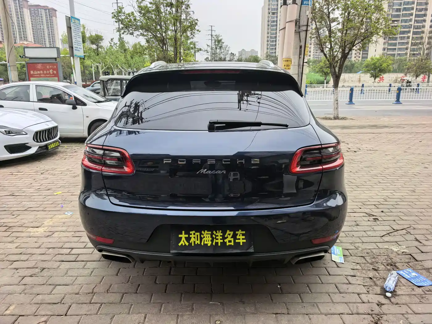 PORSCHE MACAN