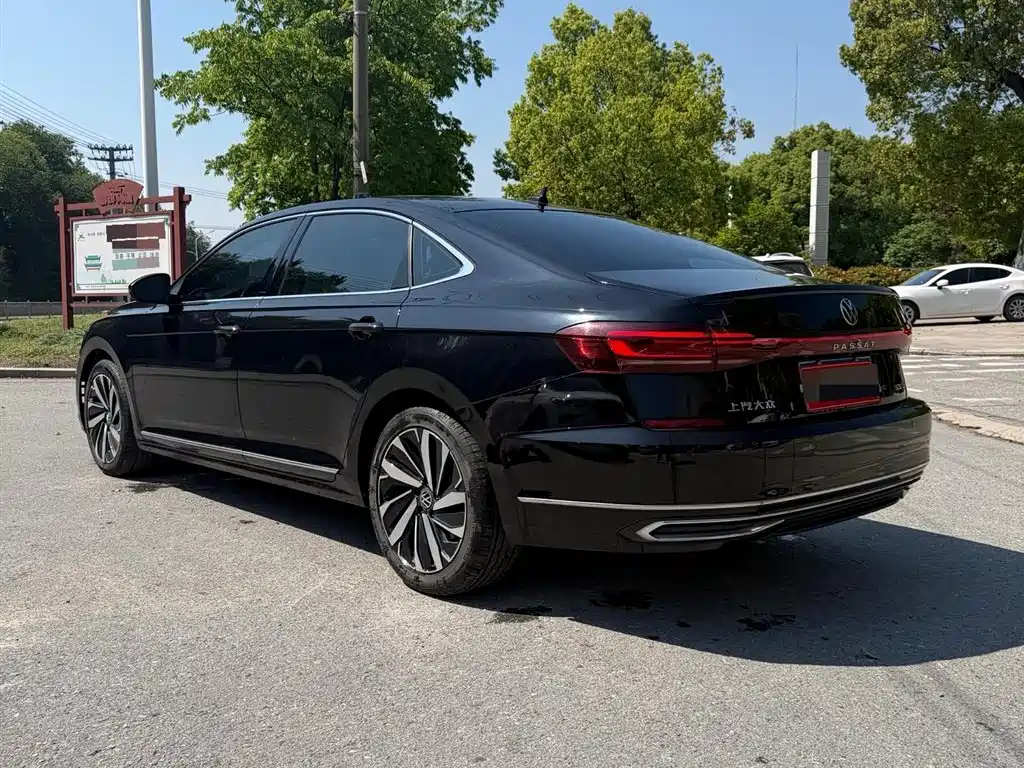 Volkswagen Passat 2023 330TSI Elite Edition фото 4