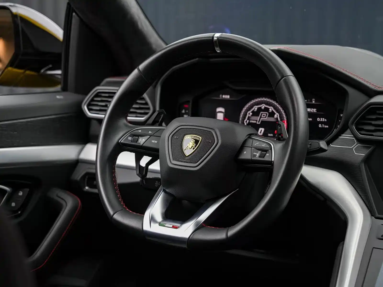 Фото 5 - Lamborghini Urus