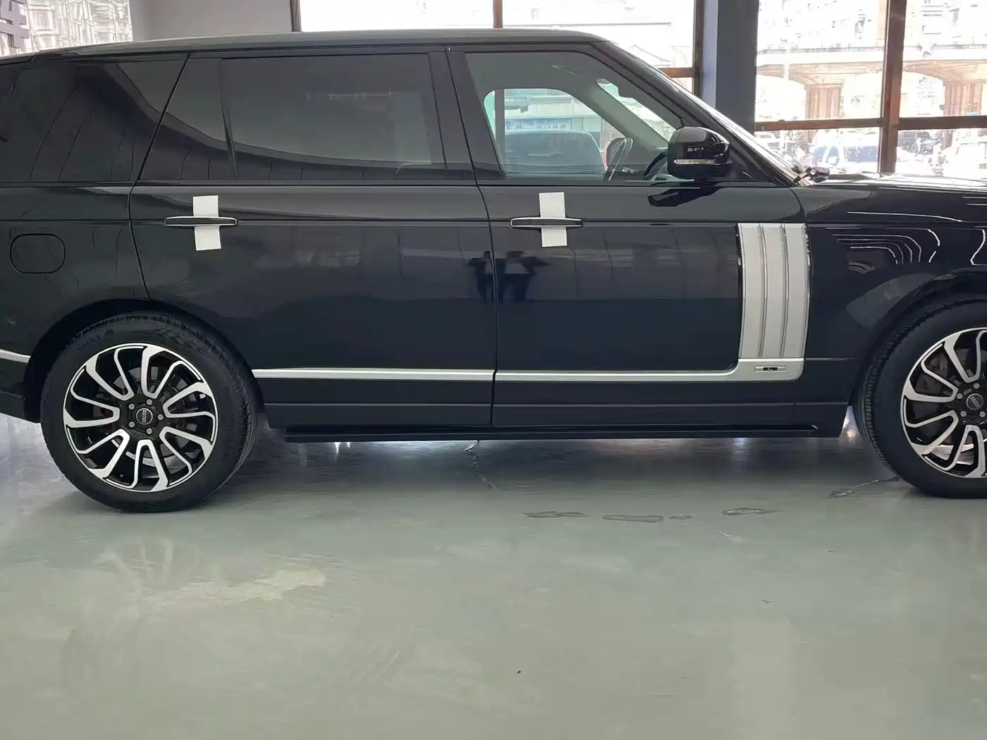 Land Rover Range Rover 2015 5.0 SC V8 AB Prestigious Genesis Extended Edition фото 4