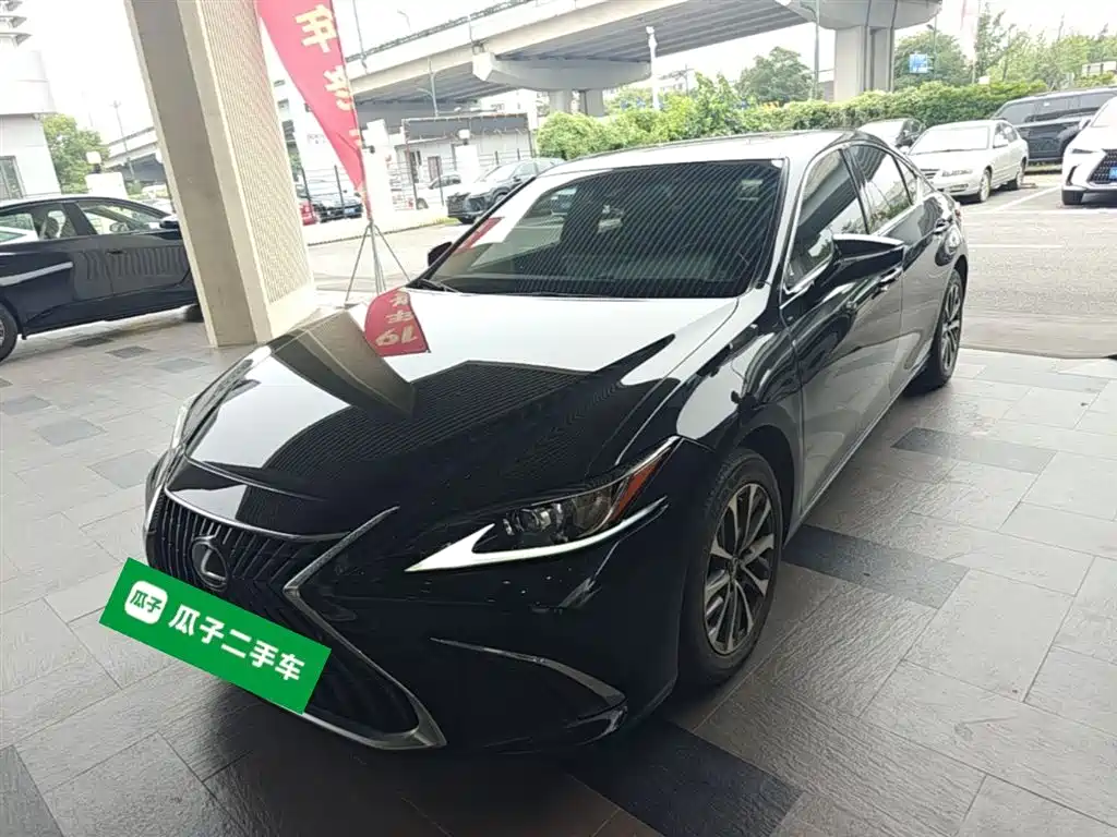 Lexus ES 2022 200 Excellence Edition фото 2