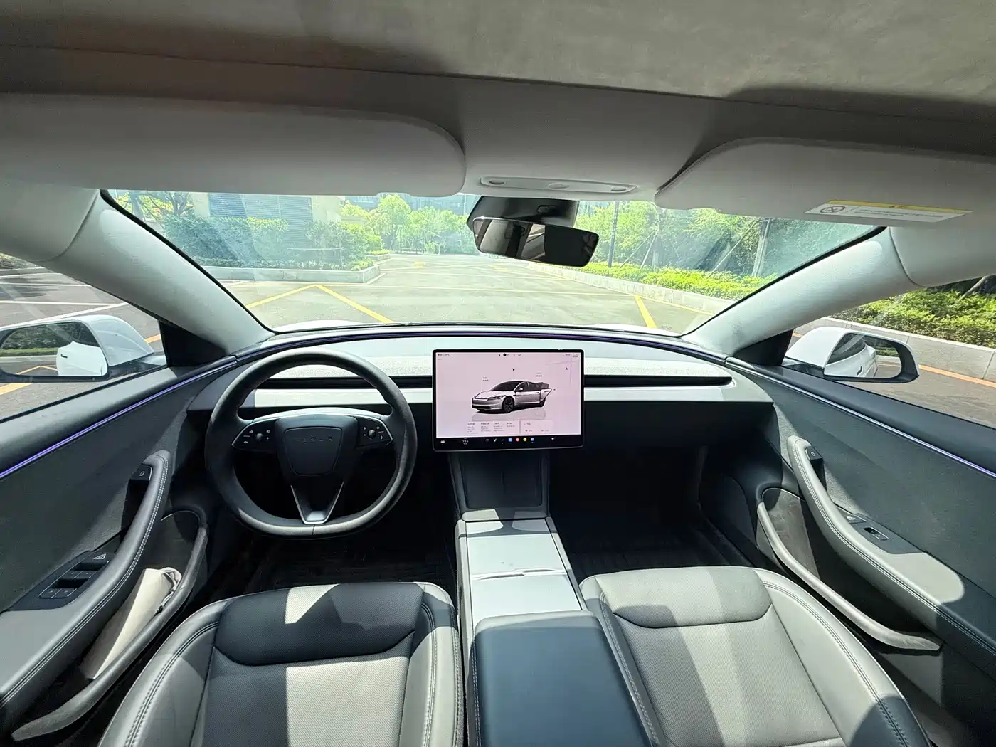 TESLA MODEL 3