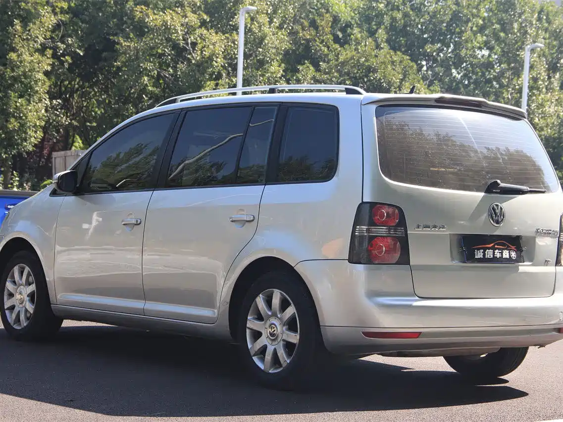 Фото 9 - Volkswagen Touran