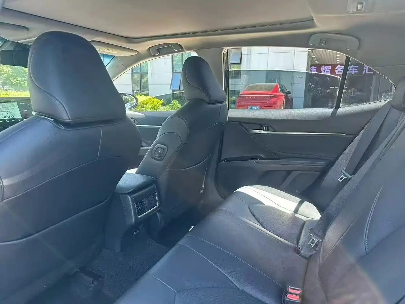 Toyota Camry 2021 Hybrid 2.5HG Luxury Edition фото 6