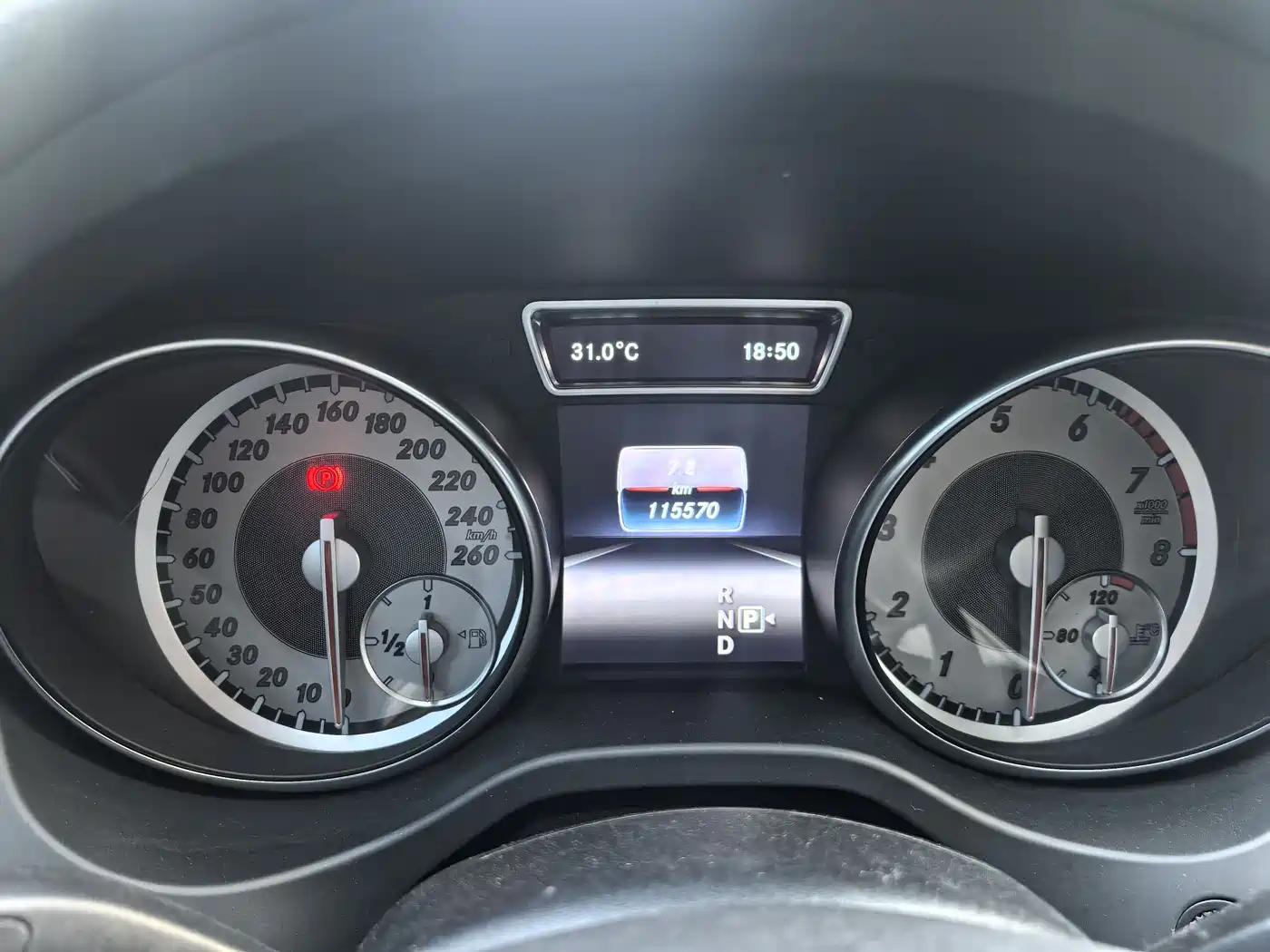 Mercedes-Benz GLA 2016 GLA 220 4MATIC Luxury фото 9