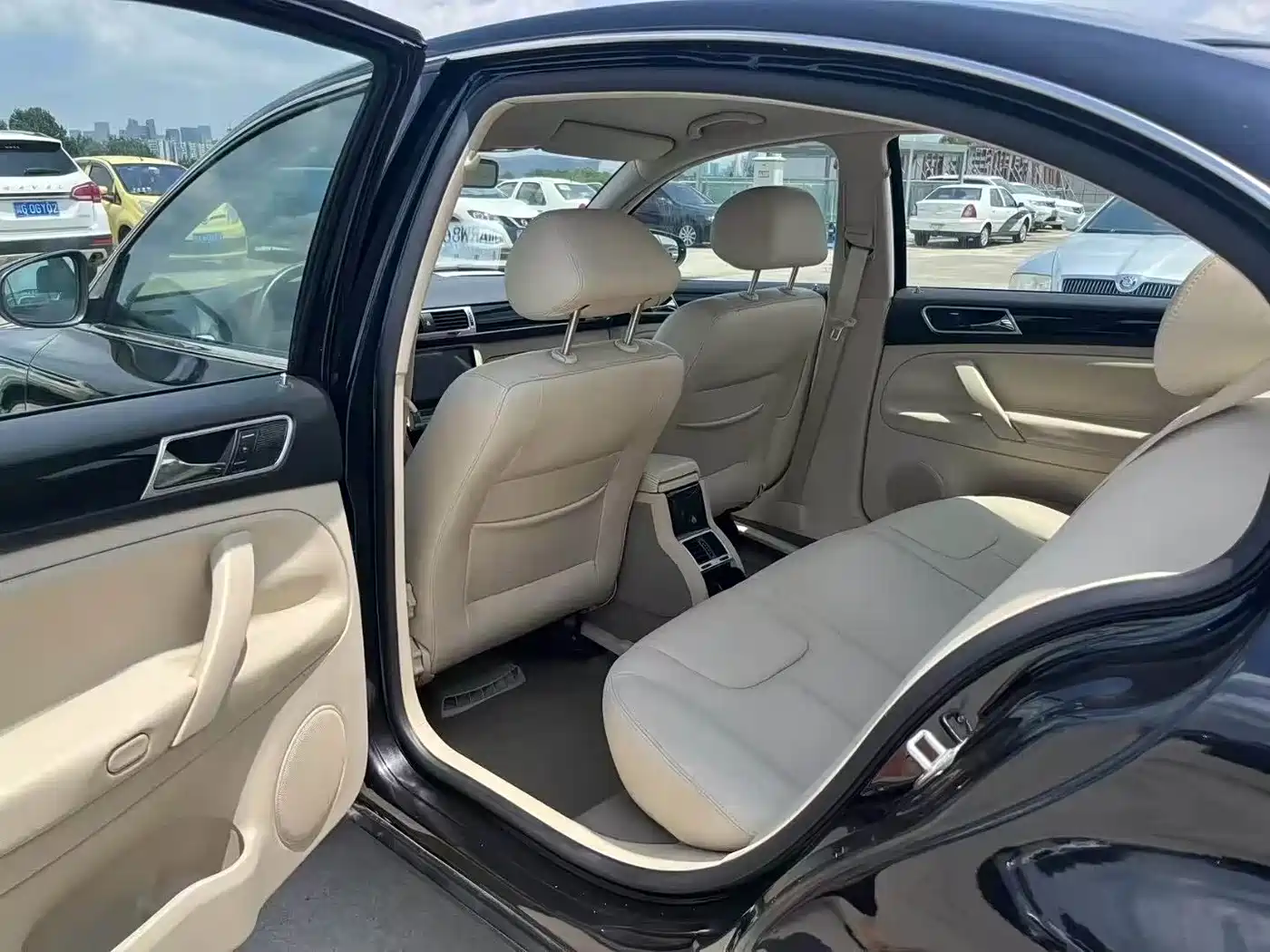Volkswagen Passat Lingyu 2011 1.8T Automatic Premium фото 7