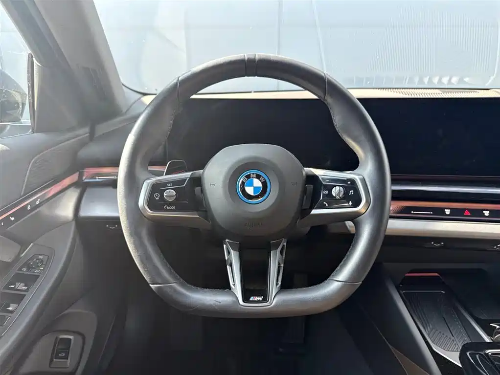 BMW I5