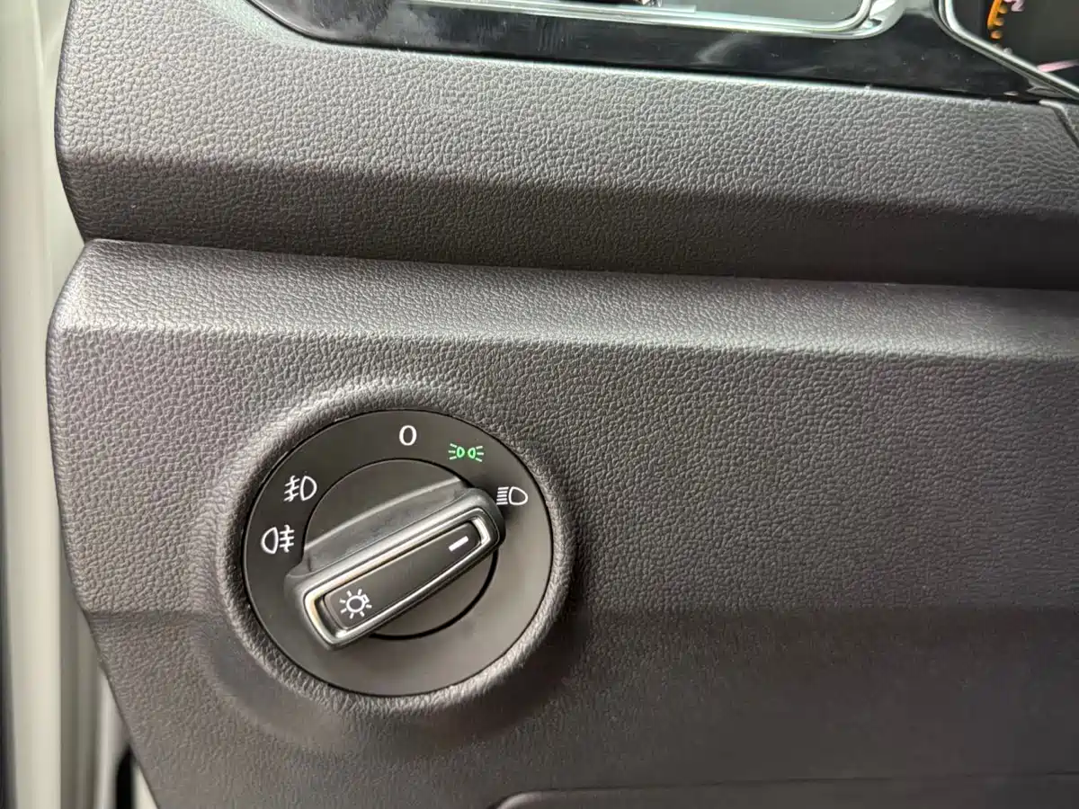 Volkswagen T-ROC 2021 280TSI DSG 2WD Comfort Smart Connect 30th Anniversary Edition фото 14