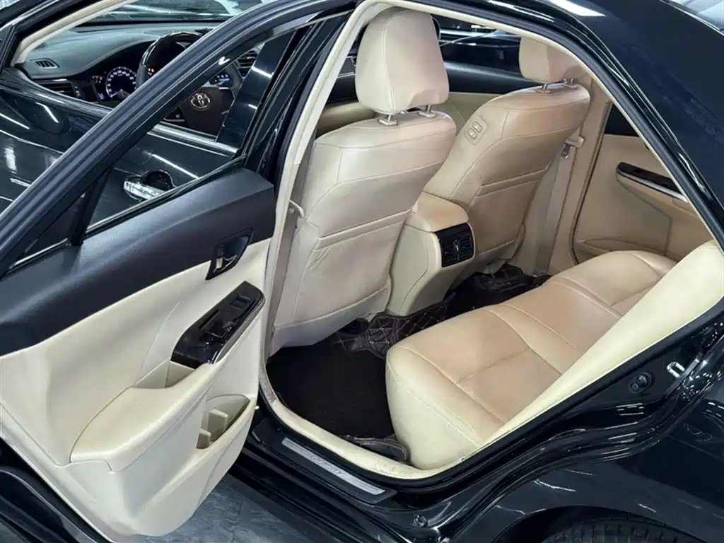 Toyota Camry 2016 2.0G 10th Anniversary Leading Edition фото 18