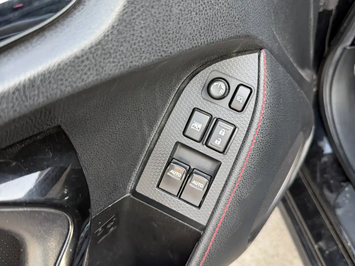 Subaru BRZ 2015 2.0i Manual фото 19
