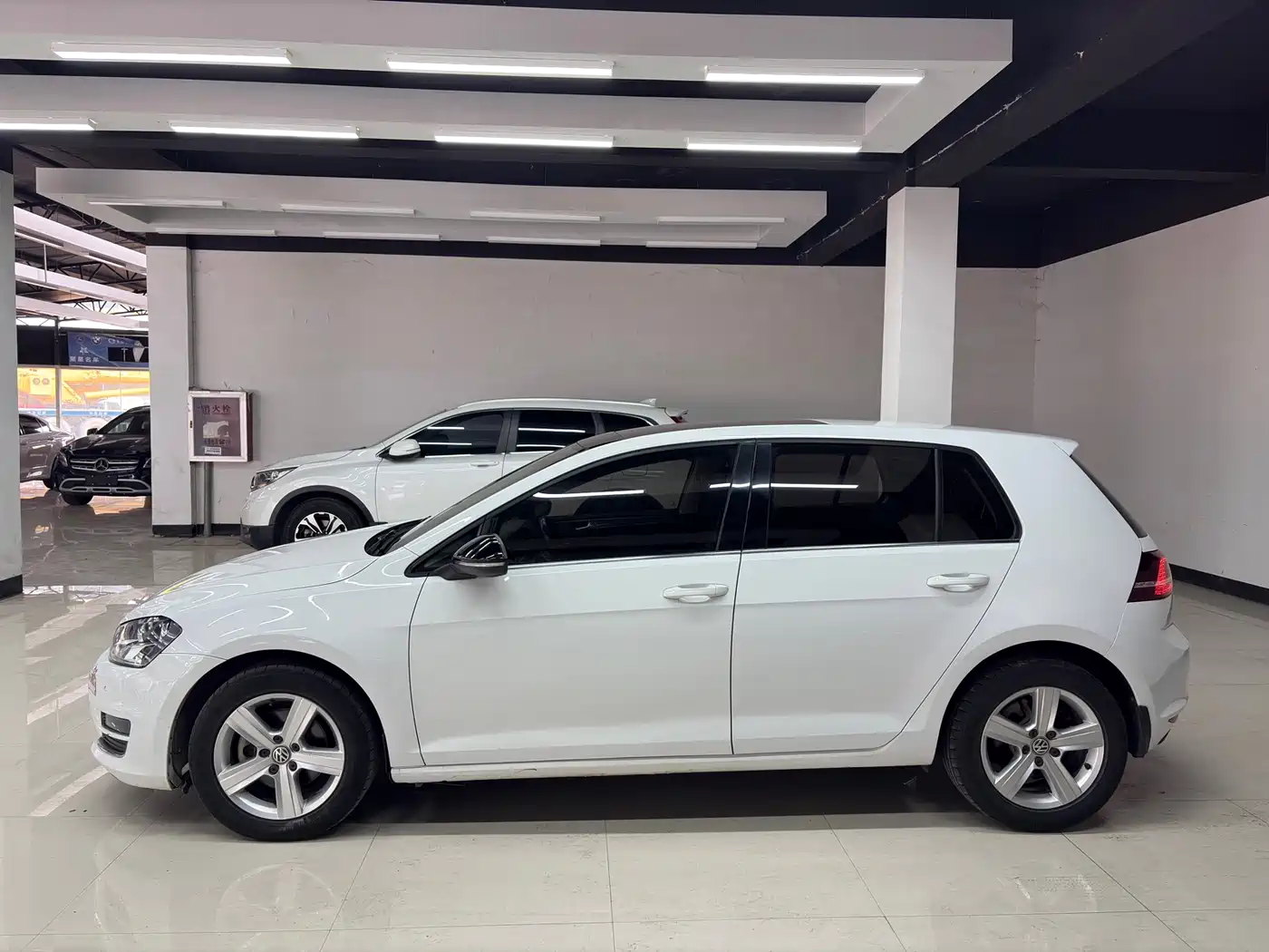 Volkswagen Golf 2017 230TSI Auto Comfort Millionth Anniversary Edition фото 4