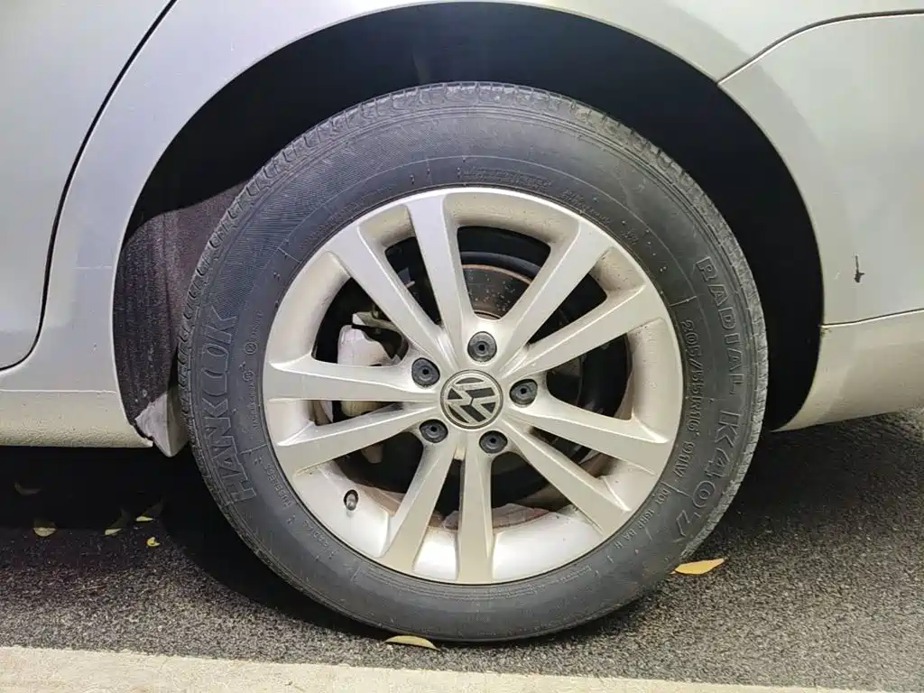 Photo 7 - Volkswagen Sagitar