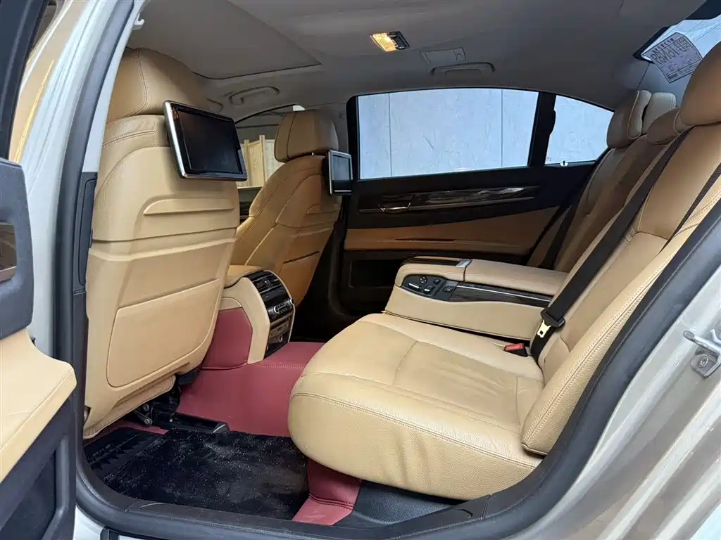 BMW 7 Series 2014 730Li Premium фото 10