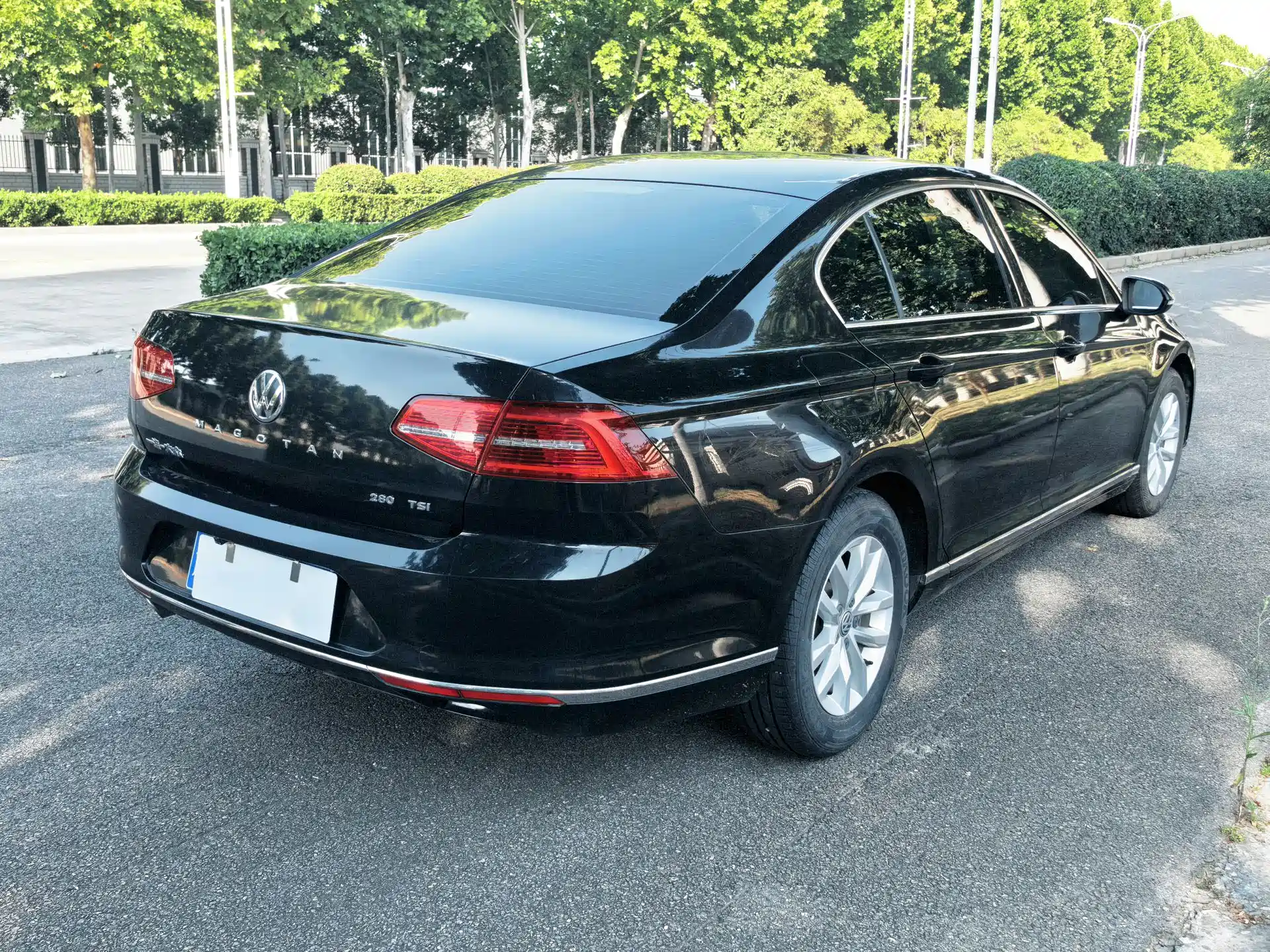 Photo 8 - Volkswagen Magotan
