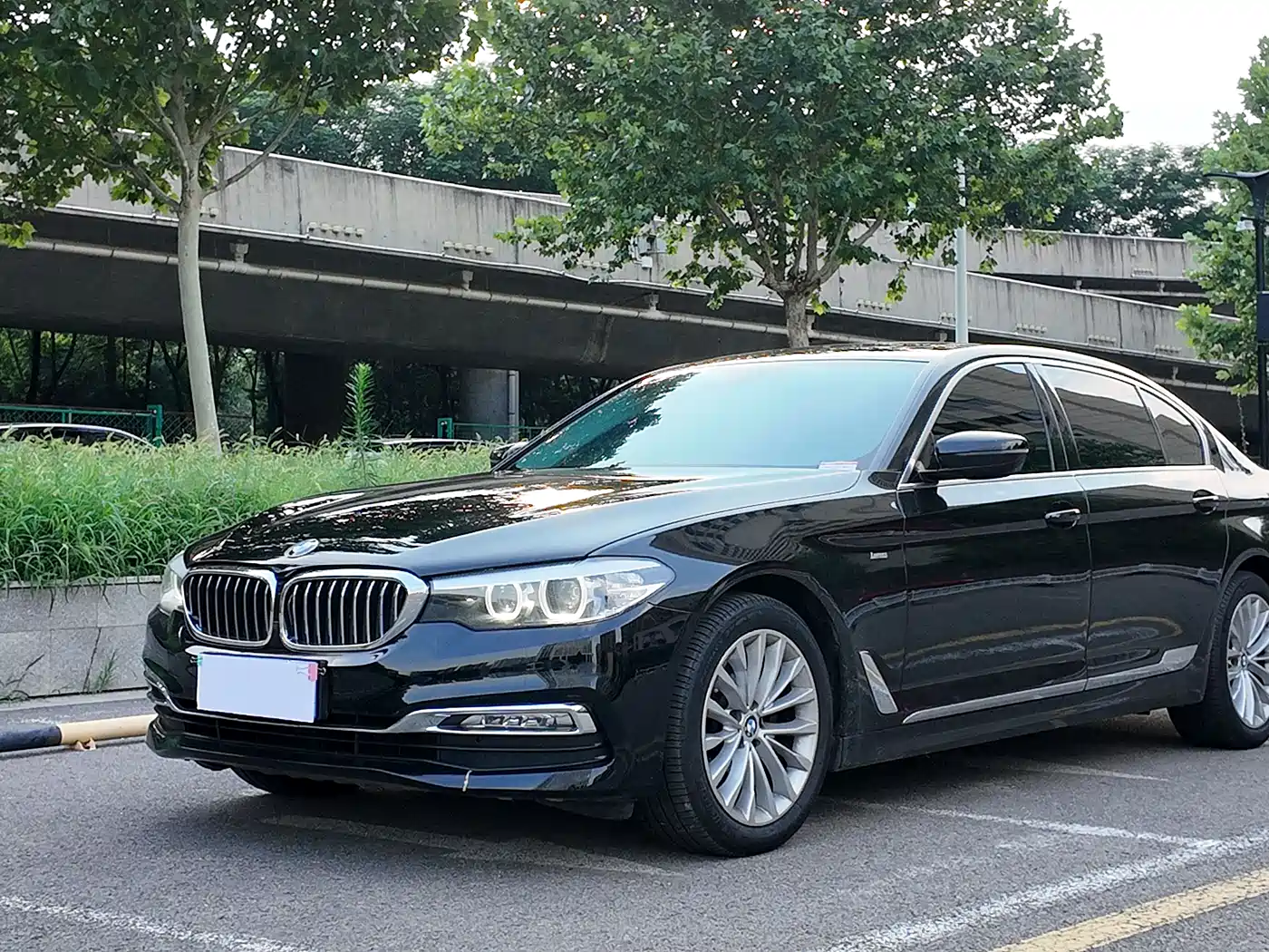 BMW 5 Series 2018 525Li Luxury Package