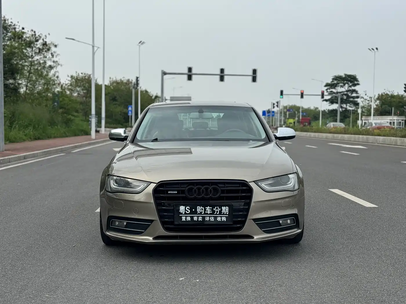 Audi A4L 2013 40 TFSI quattro Personality Sport фото 2