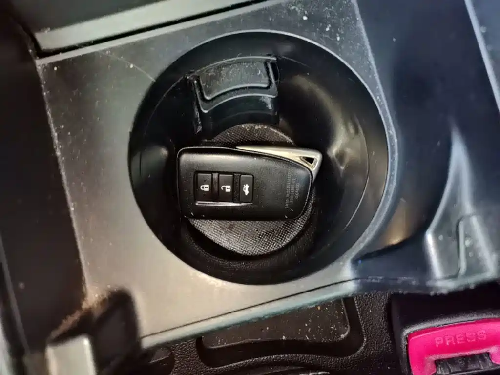 Фото 9 - Lexus ES