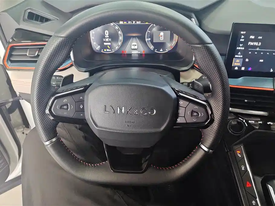 Lynk & Co 06 2020 1.5T Halo фото 15